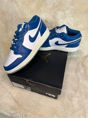 Nike Men's Low-Top Sneakers - White and Blue
